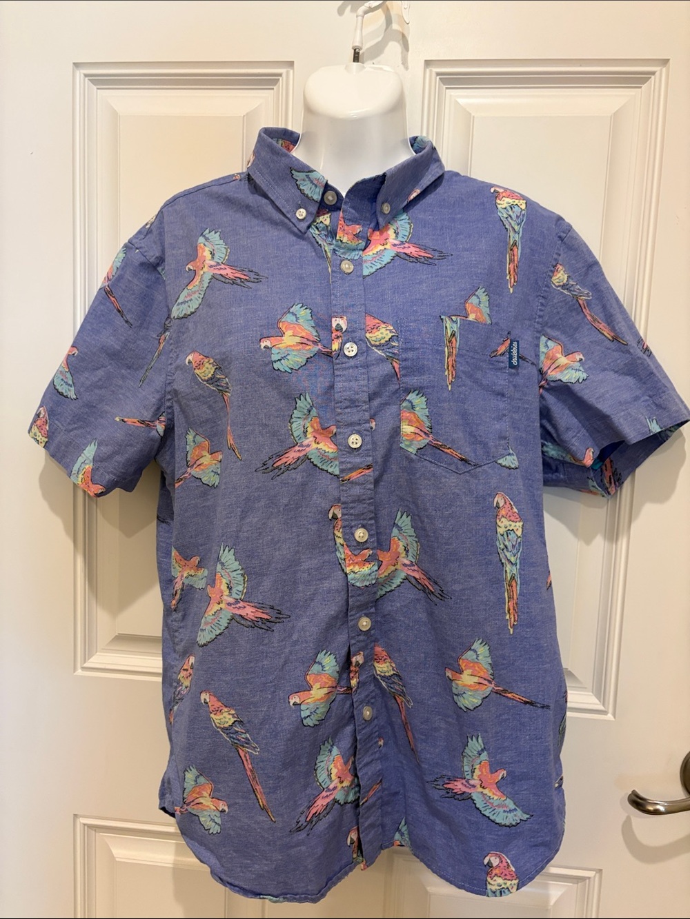 chubbies Blue Short-Sleeve Button-Down Shirt with Multicolor Parrot Print S - Picture 2 of 8